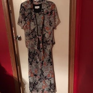 Sleeveless dress with jacket.